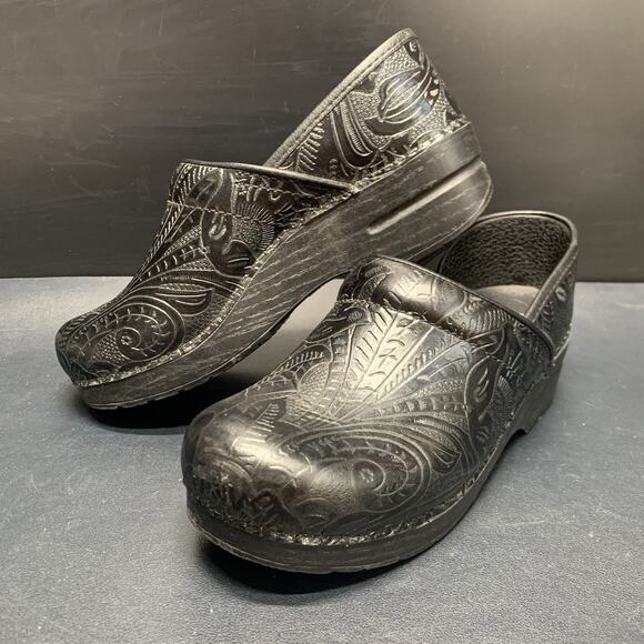 Dansko Womens JX Leather Upper Clogs Size 39 / 8.5-9 Black Tooled Leather - Picture 1 of 11